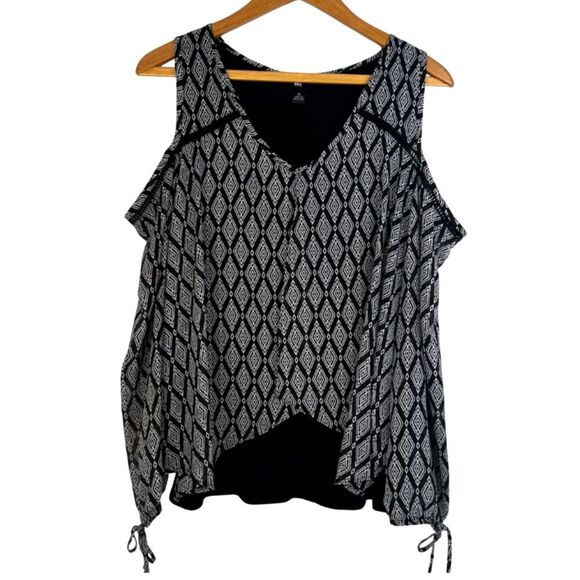 IZ Byer Tops - IZ Byer Geometric Print Cut Out Shoulder Long Sleeve Boho Blouse Size XL Maximal